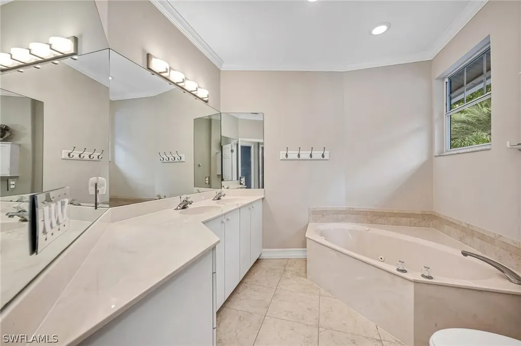 255 2nd Avenue N Naples FL 34102