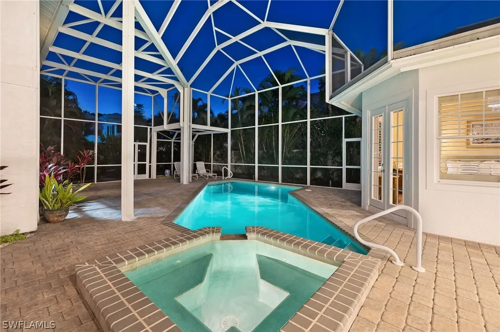 255 2nd Avenue N Naples FL 34102