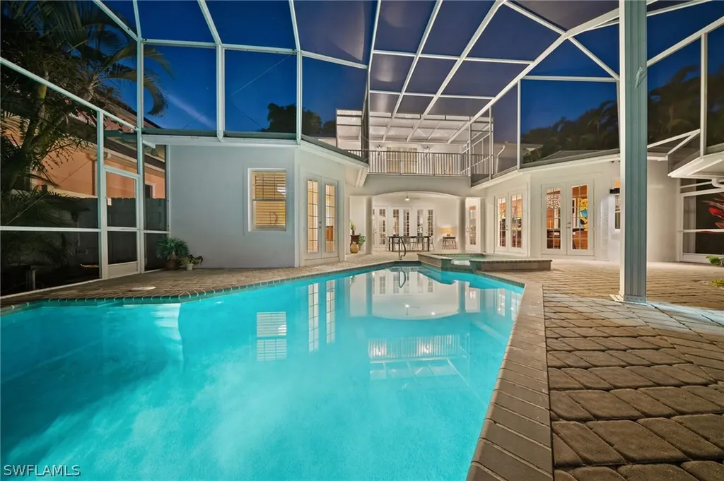 255 2nd Avenue N Naples FL 34102