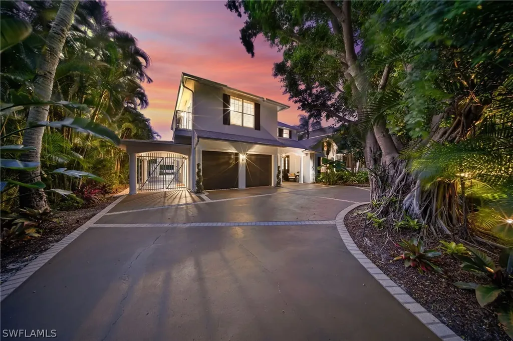 255 2nd Avenue N Naples FL 34102