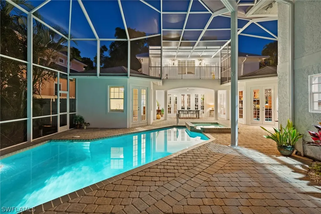 255 2nd Avenue N Naples FL 34102