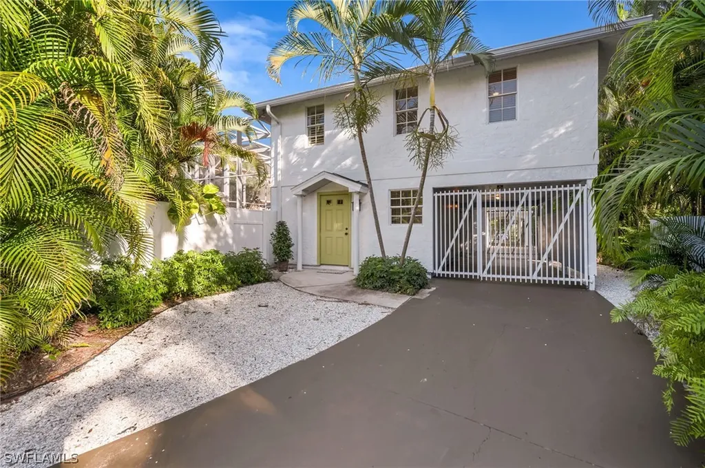 255 2nd Avenue N Naples FL 34102