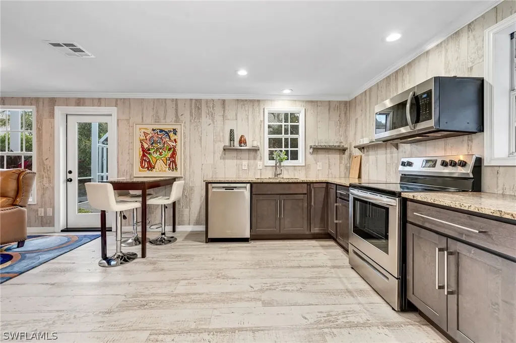 255 2nd Avenue N Naples FL 34102