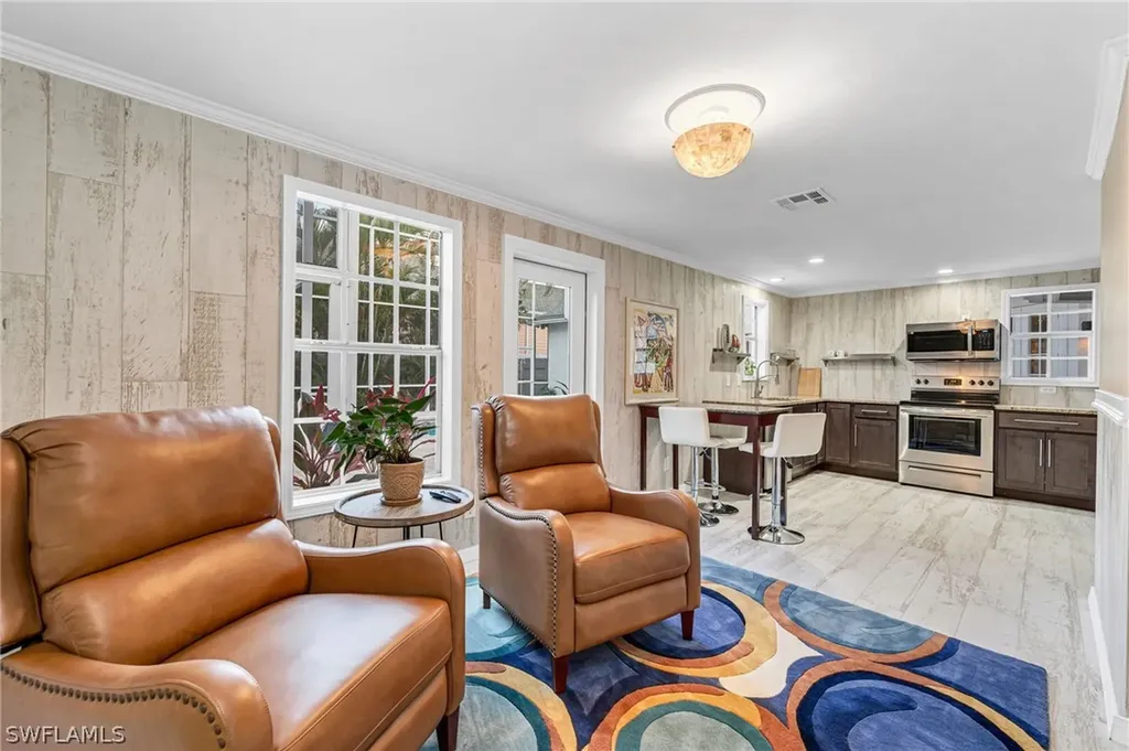 255 2nd Avenue N Naples FL 34102
