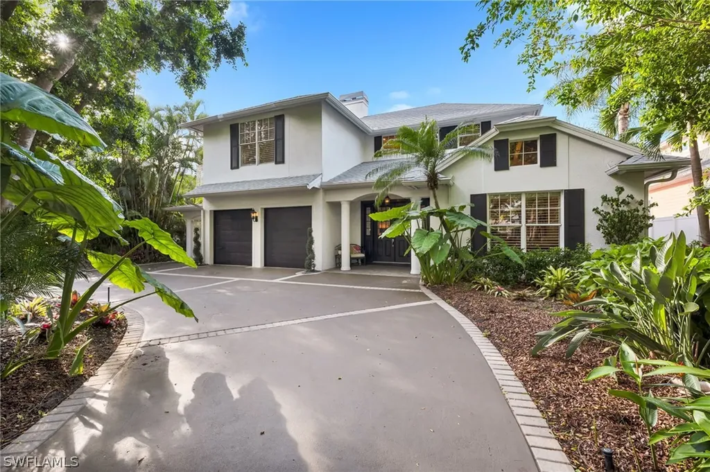 255 2nd Avenue N Naples FL 34102