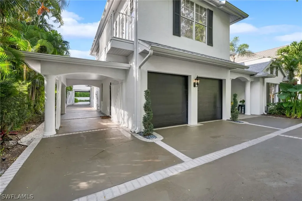 255 2nd Avenue N Naples FL 34102