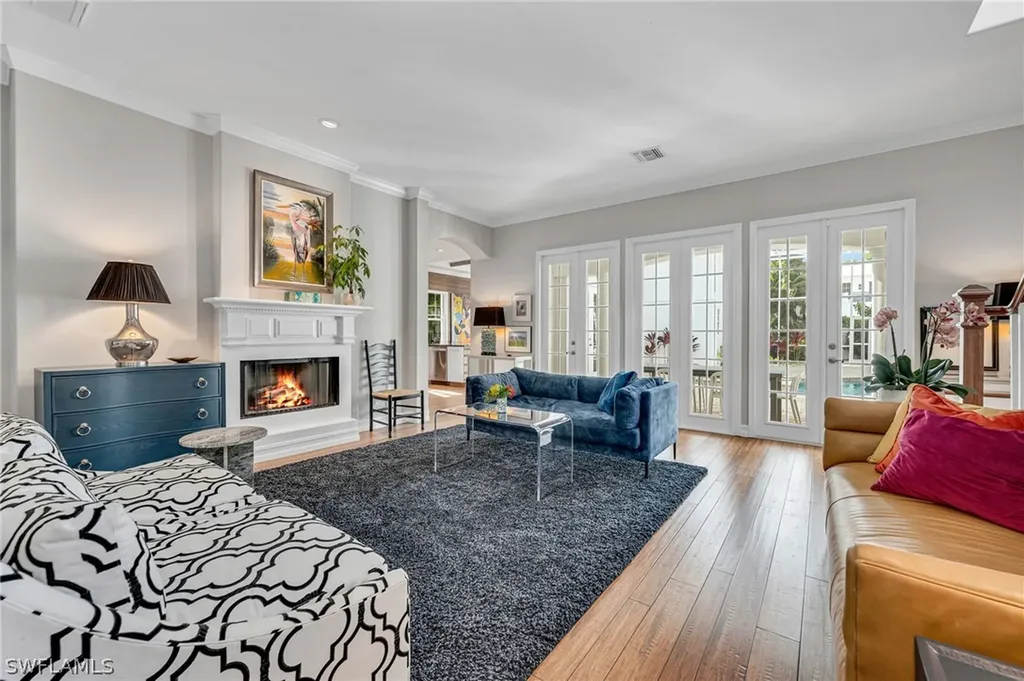 255 2nd Avenue N Naples FL 34102