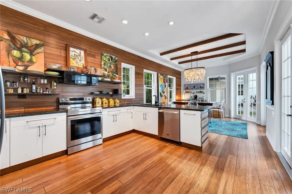 255 2nd Avenue N Naples FL 34102