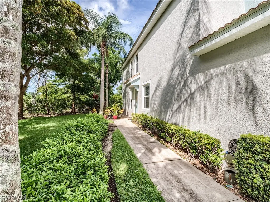 8410 Village Edge Circle Fort Myers FL 33919