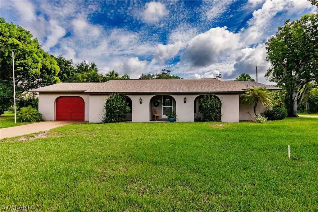 735 Manhattan Street E Lehigh Acres FL 33974
