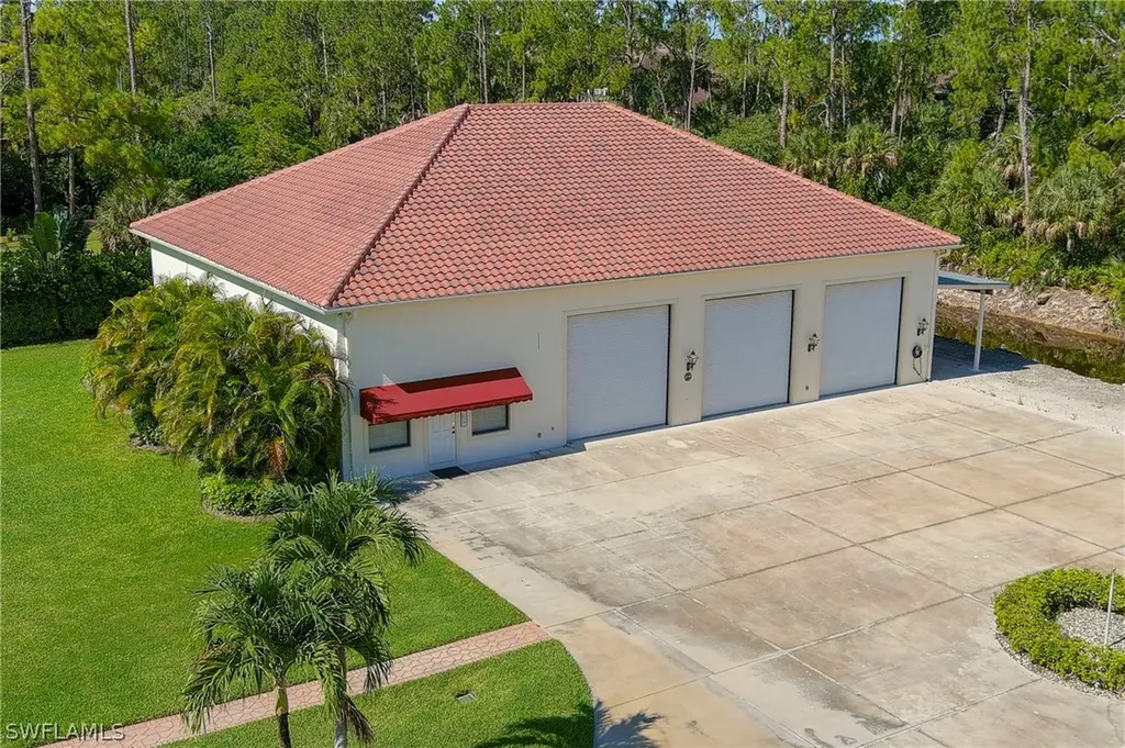 1921 Oakes Boulevard Naples FL 34119