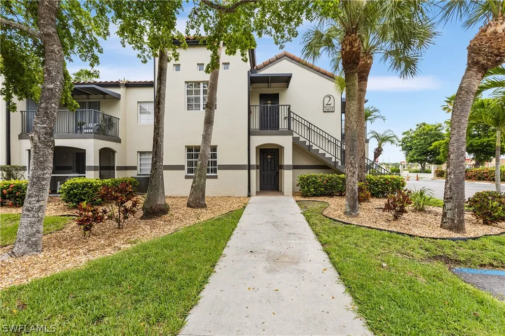 Fort Myers FL, 3405 Winkler Avenue, Unit 201