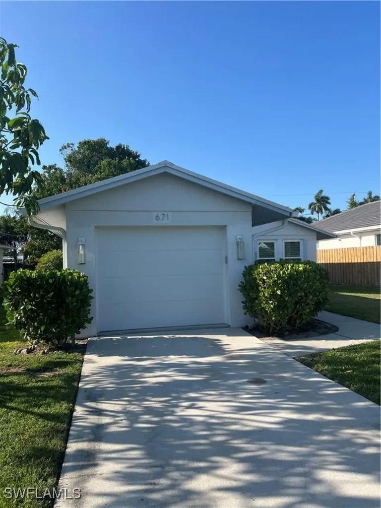 671 100th Avenue N Naples FL 34108