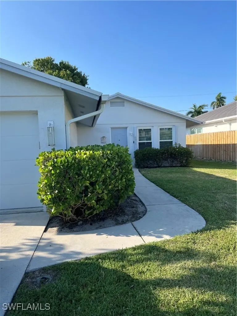 671 100th Avenue N Naples FL 34108