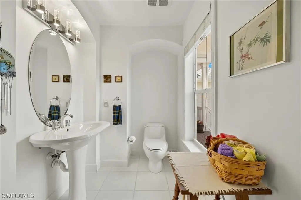628 Lake Murex Circle Sanibel FL 33957
