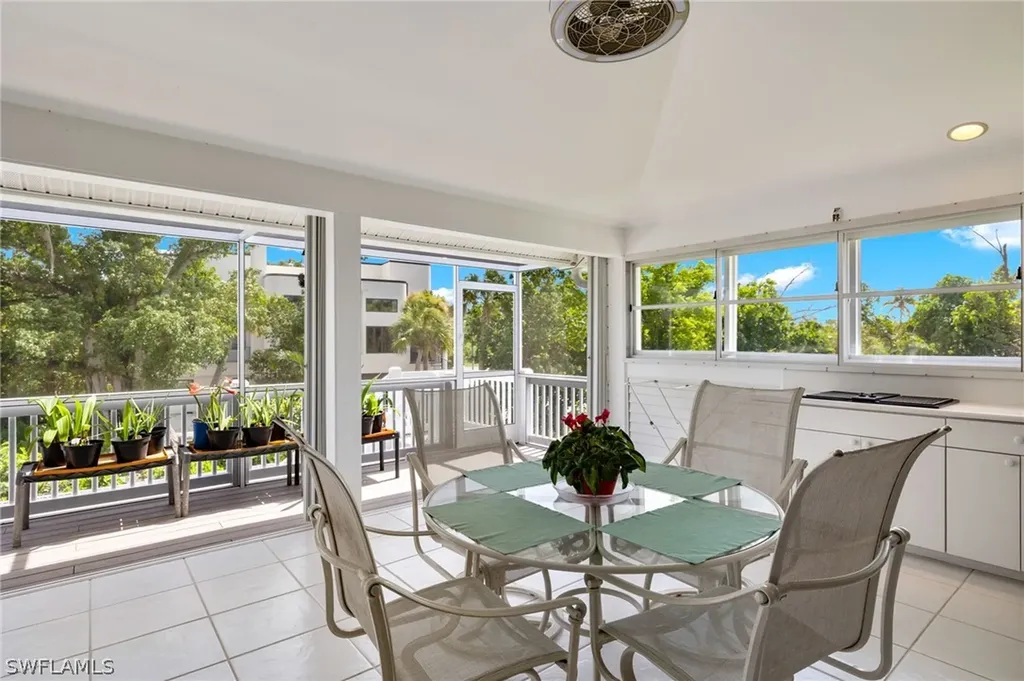 628 Lake Murex Circle Sanibel FL 33957
