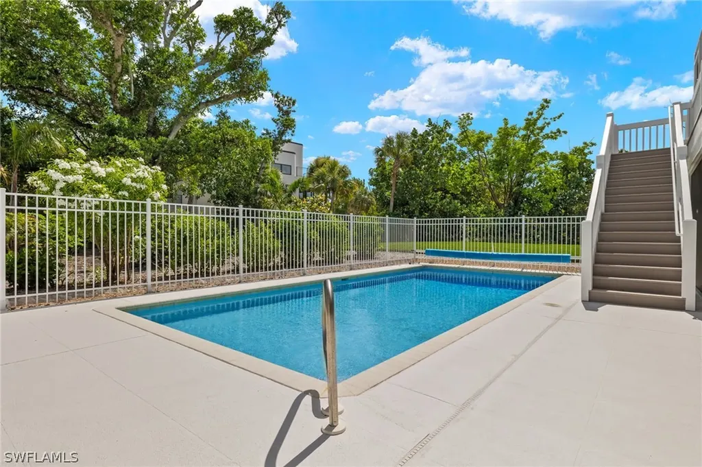 628 Lake Murex Circle Sanibel FL 33957