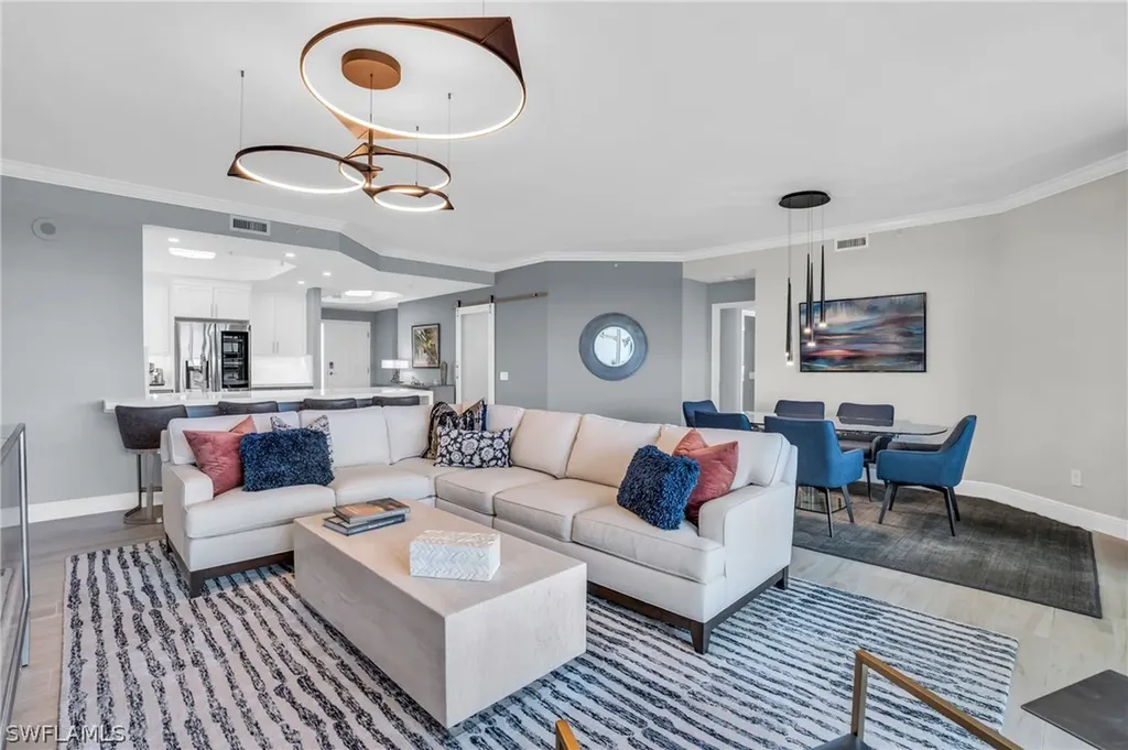425 Cove Tower Drive Naples FL 34110