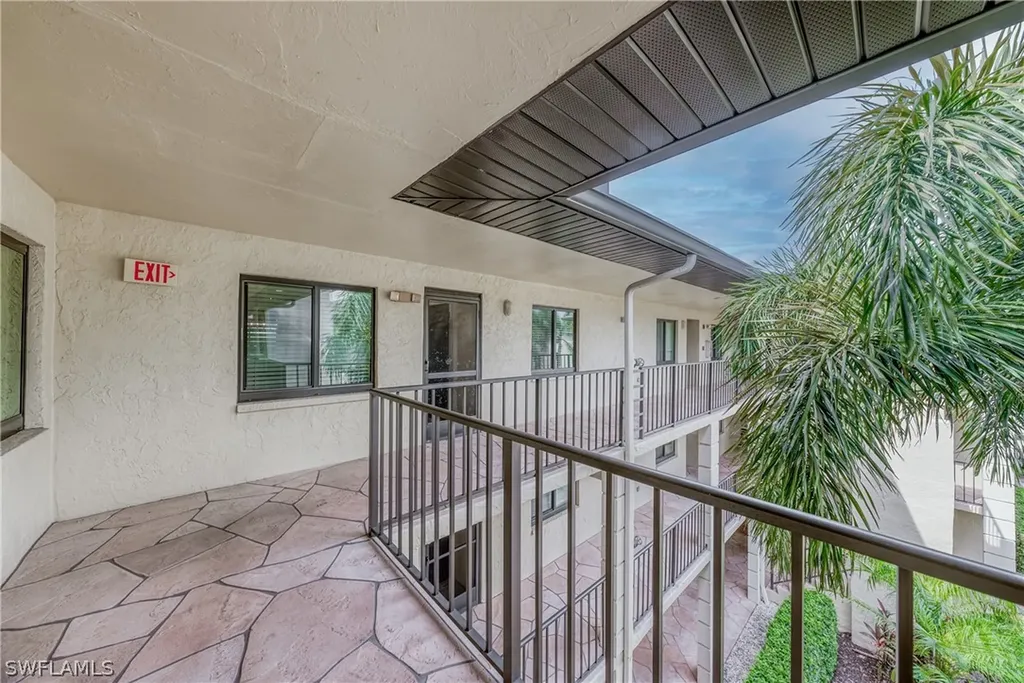 228 Fox Glen Drive Naples FL 34104