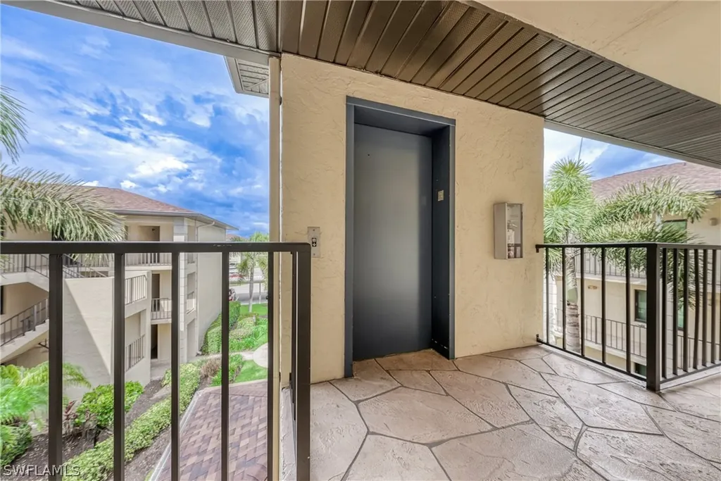 228 Fox Glen Drive Naples FL 34104