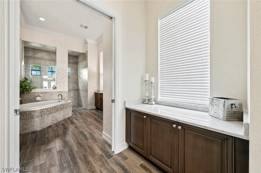 11916 Hedgestone Court Naples FL 34120