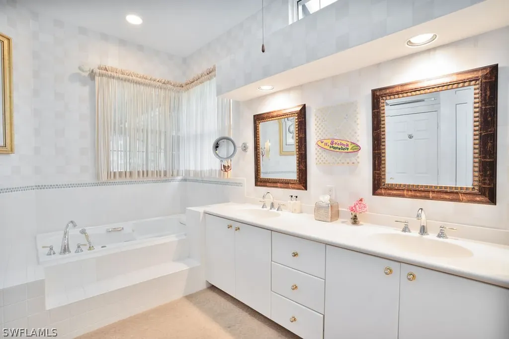 732 Courtside Drive Naples FL 34105