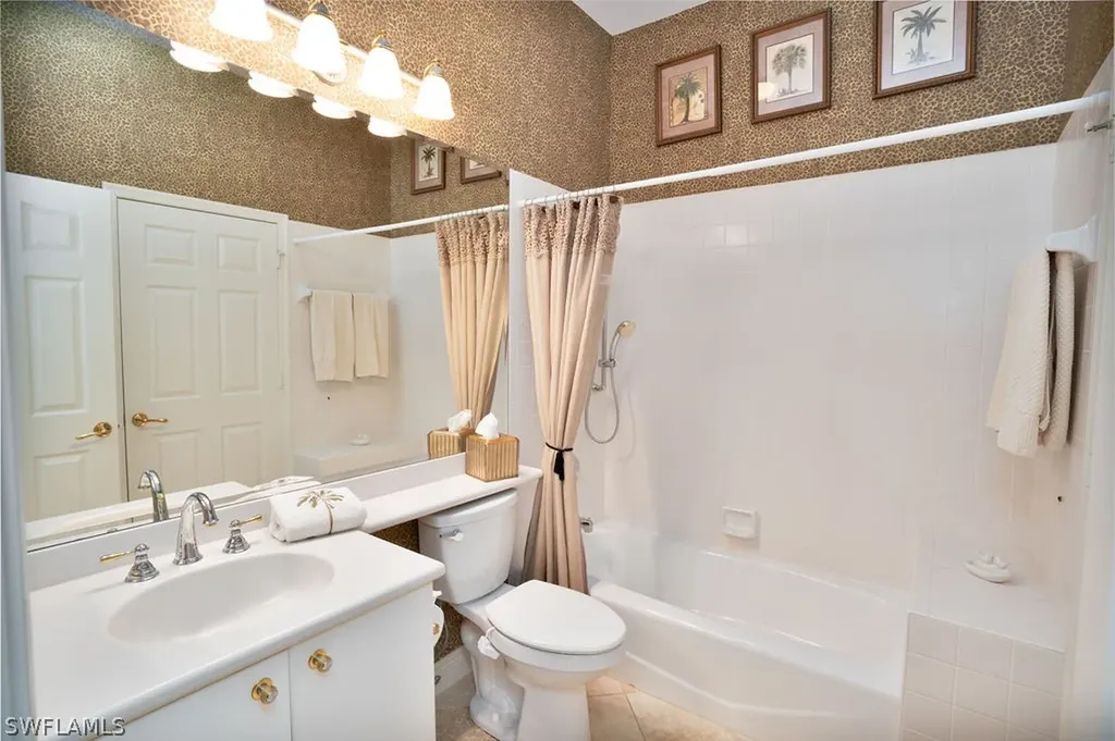 732 Courtside Drive Naples FL 34105