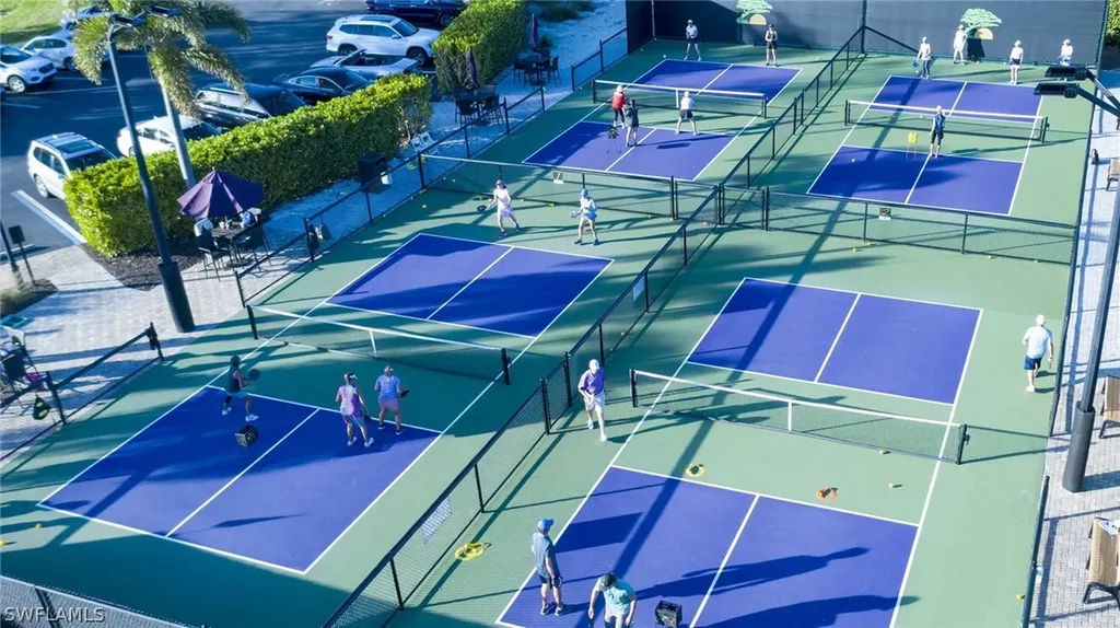 732 Courtside Drive Naples FL 34105