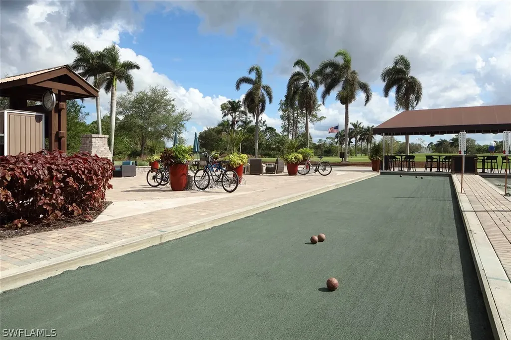 732 Courtside Drive Naples FL 34105