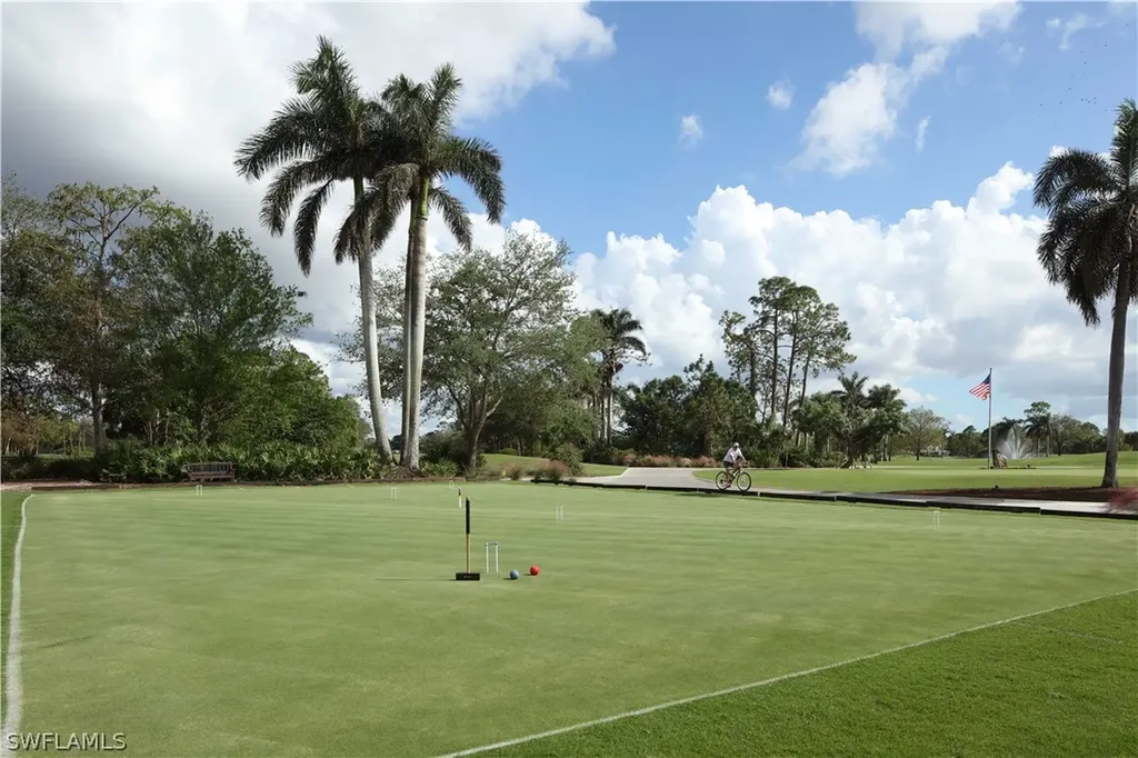 732 Courtside Drive Naples FL 34105