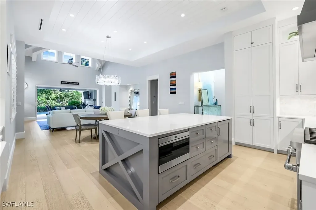 1463 2nd Avenue S Naples FL 34102