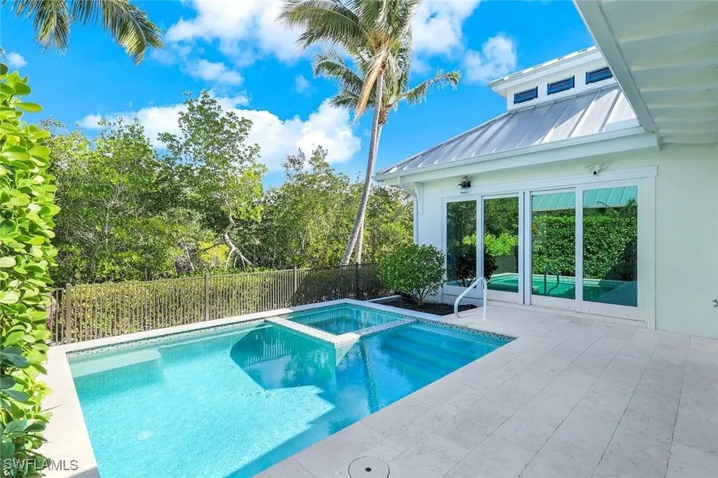 1463 2nd Avenue S Naples FL 34102