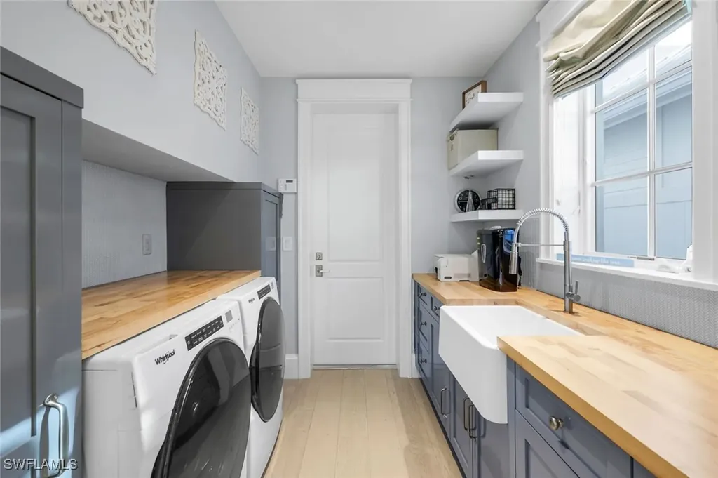 1463 2nd Avenue S Naples FL 34102