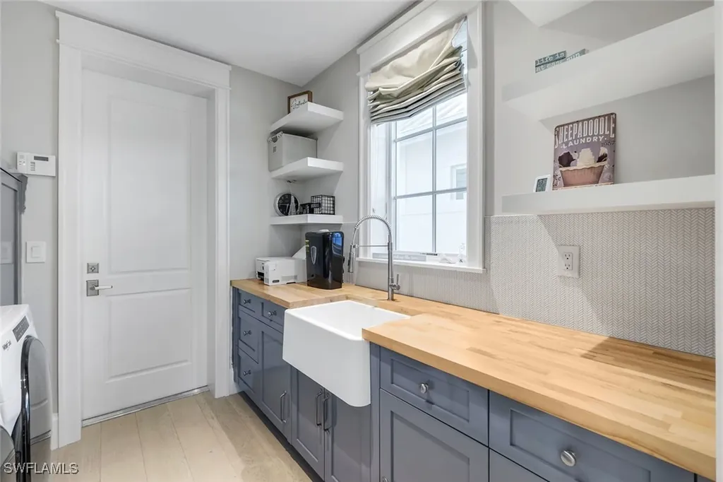 1463 2nd Avenue S Naples FL 34102