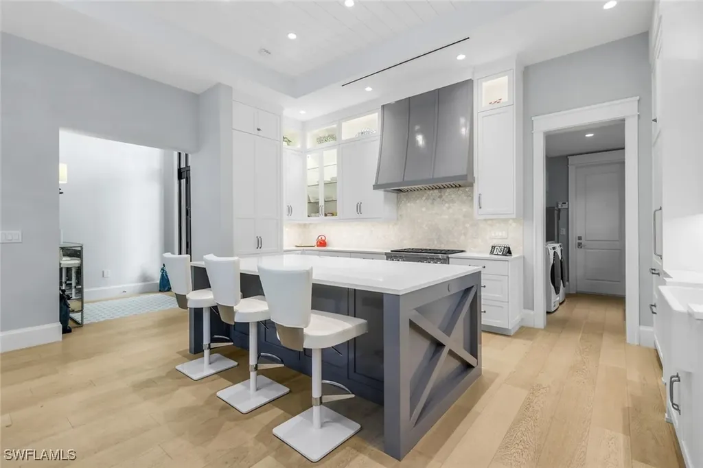 1463 2nd Avenue S Naples FL 34102