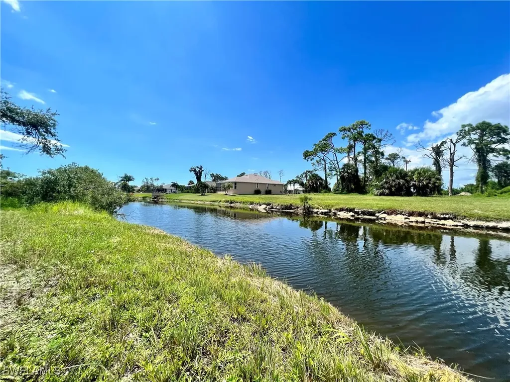76 Mark Twain Lane Rotonda West FL 33947