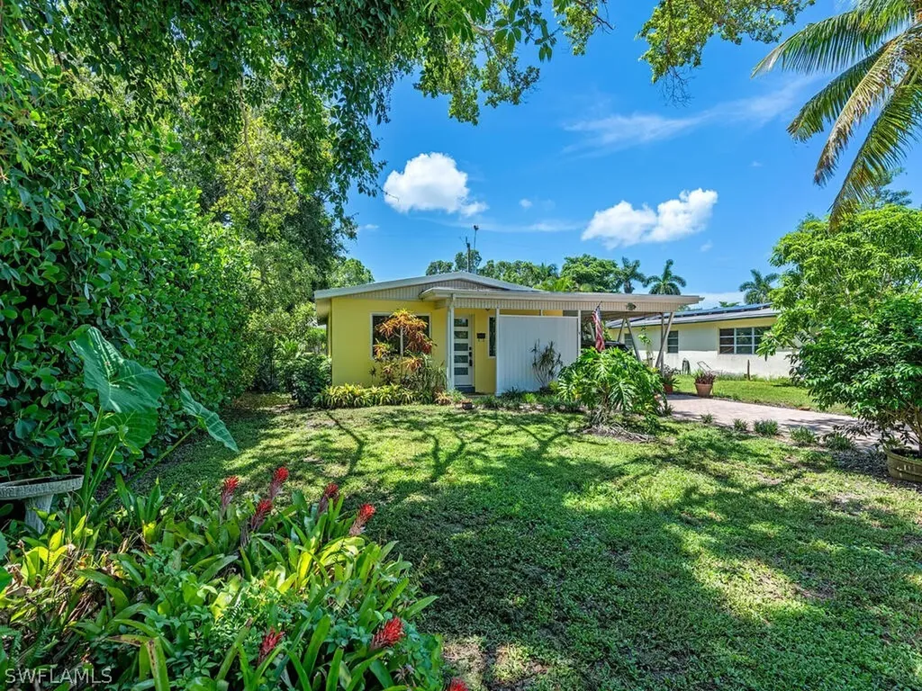 1102 9th Avenue N Naples FL 34102