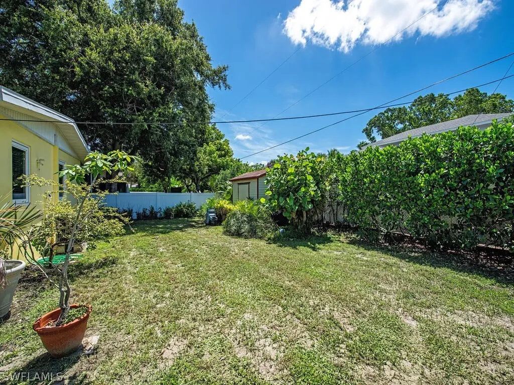 1102 9th Avenue N Naples FL 34102
