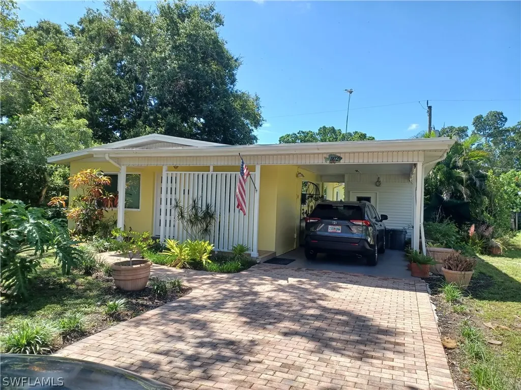 1102 9th Avenue N Naples FL 34102