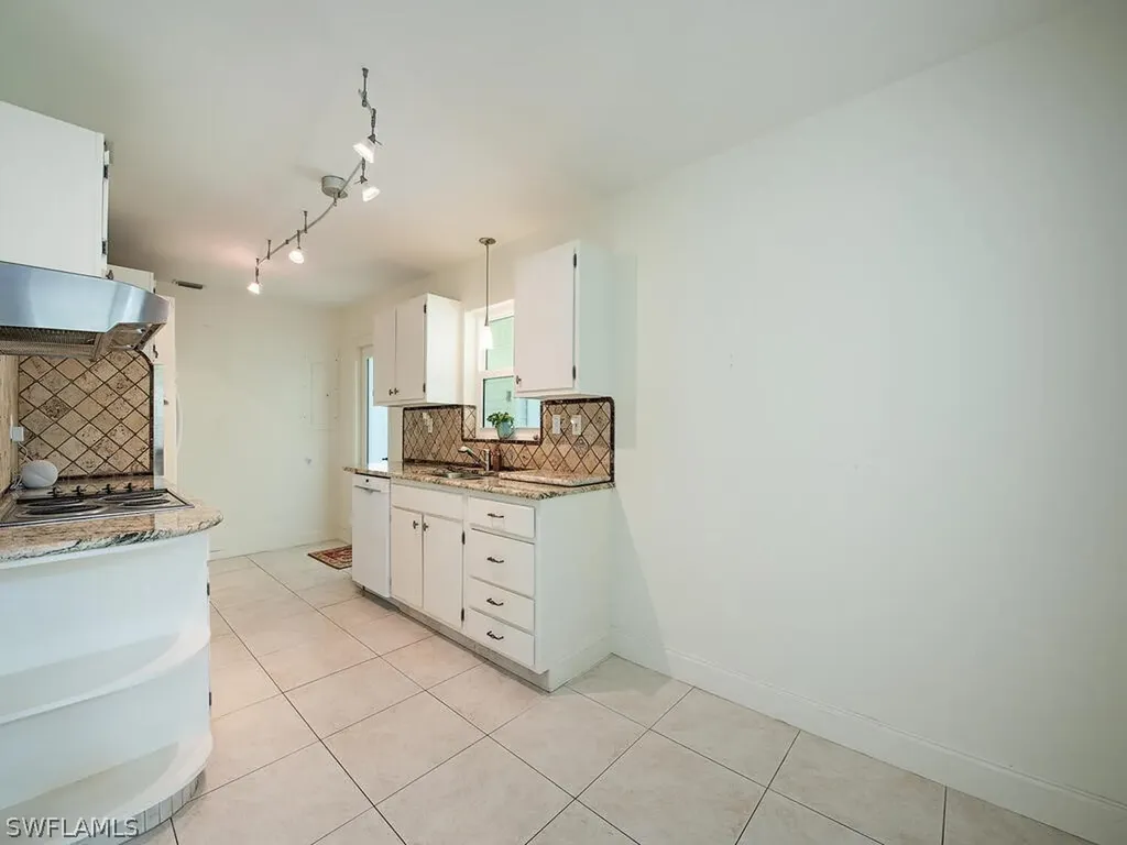 1102 9th Avenue N Naples FL 34102