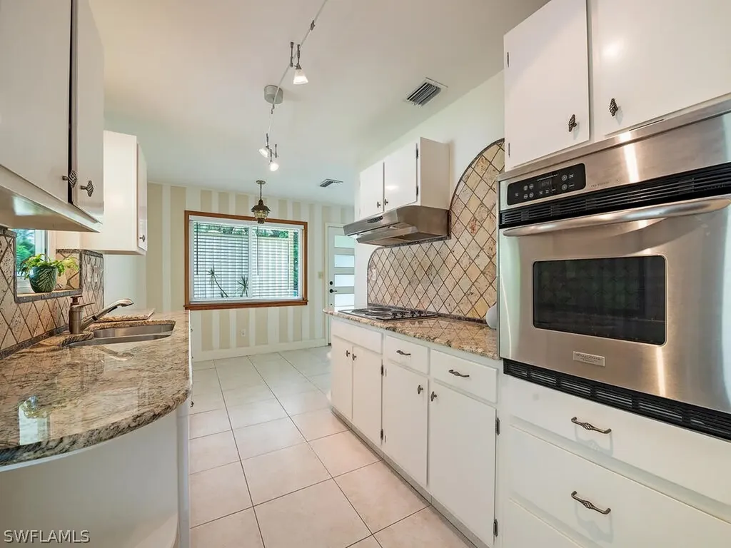 1102 9th Avenue N Naples FL 34102