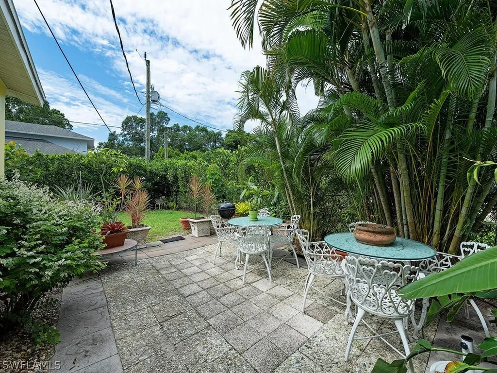 1102 9th Avenue N Naples FL 34102