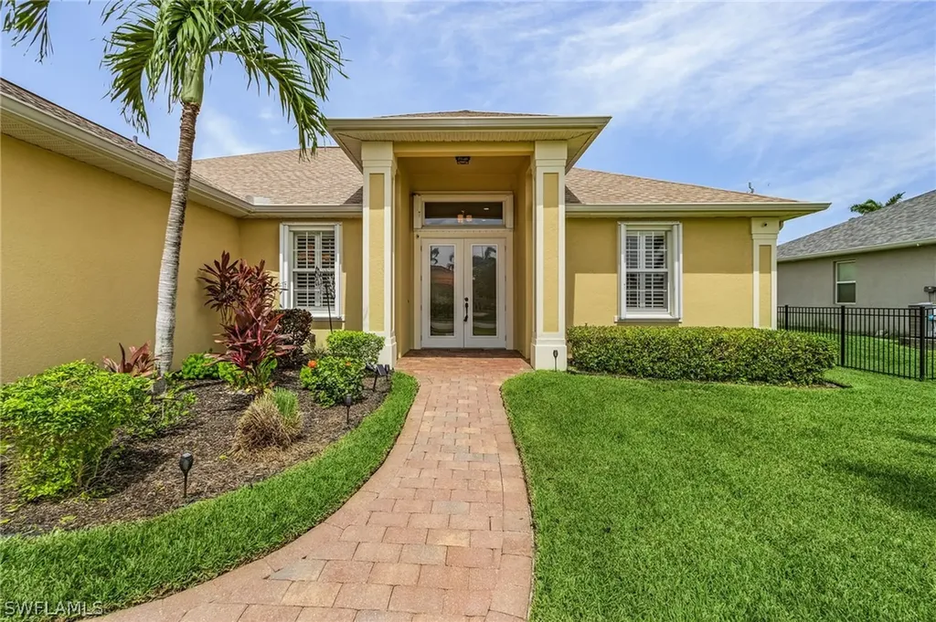 3327 Surfside Boulevard Cape Coral FL 33914