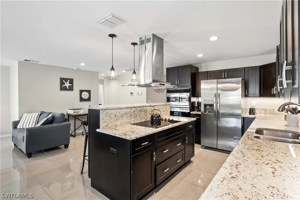 516 SE 20th Place Cape Coral FL 33990
