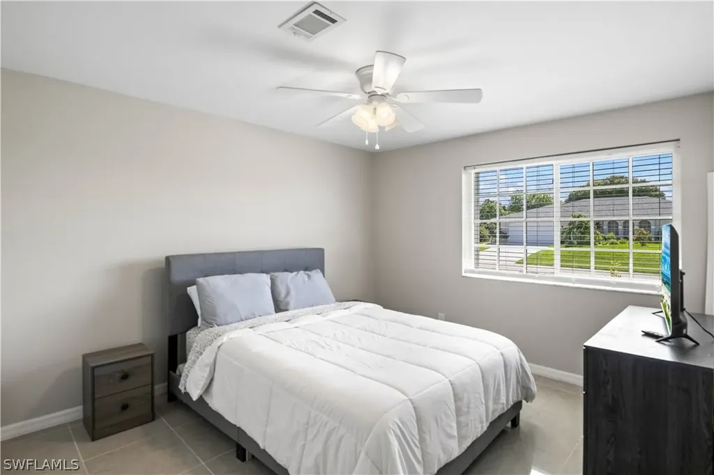 516 SE 20th Place Cape Coral FL 33990