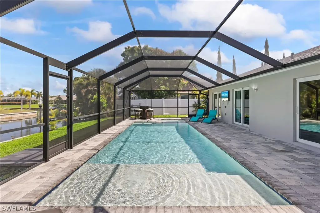 516 SE 20th Place Cape Coral FL 33990