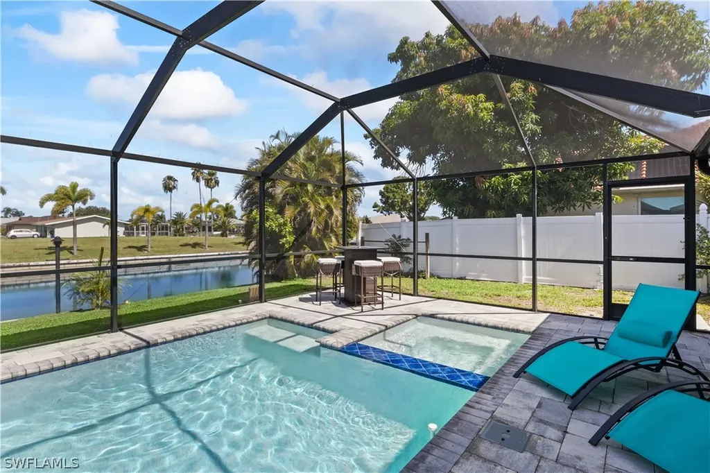 516 SE 20th Place Cape Coral FL 33990