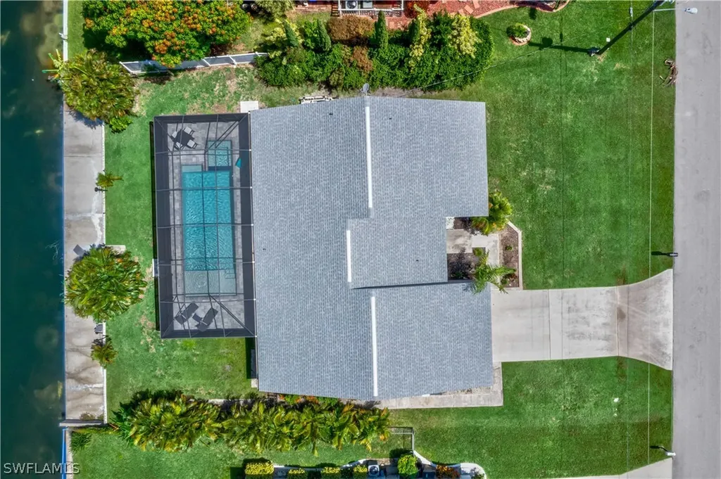 516 SE 20th Place Cape Coral FL 33990