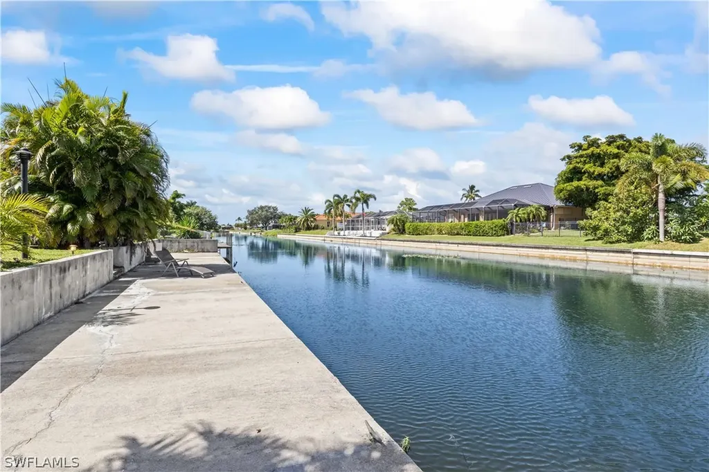 516 SE 20th Place Cape Coral FL 33990