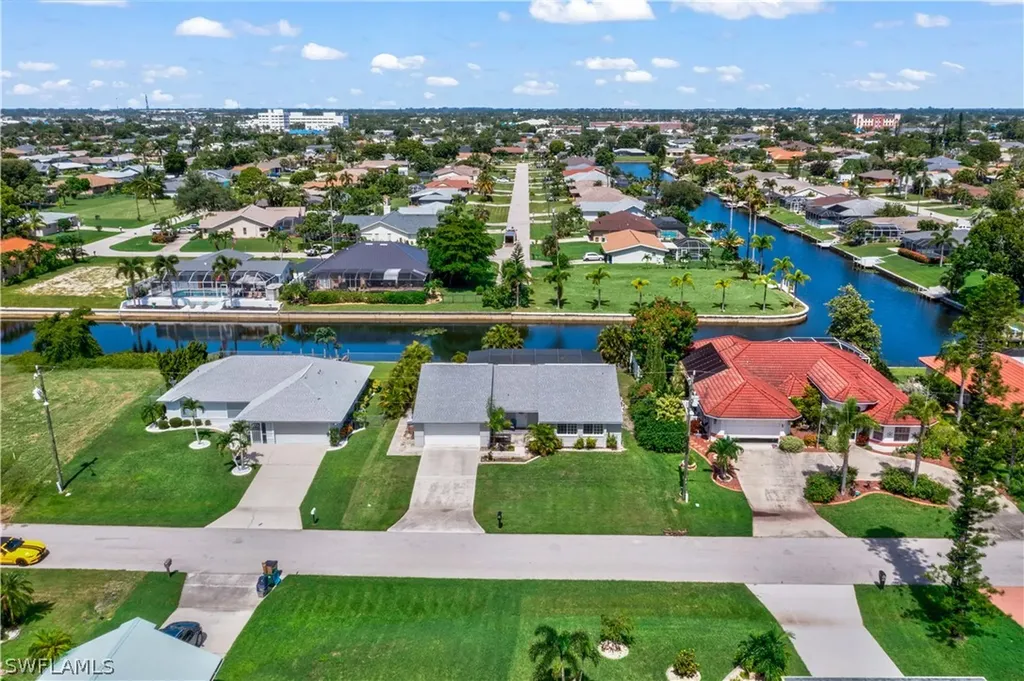 516 SE 20th Place Cape Coral FL 33990